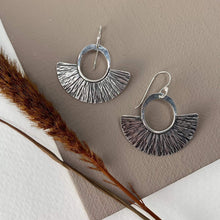 Load image into Gallery viewer, Fan Out Earrings - Silver