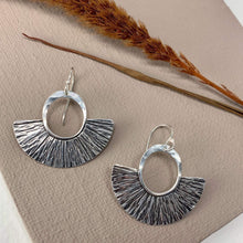 Load image into Gallery viewer, Fan Out Earrings - Silver