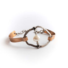 Load image into Gallery viewer, Recluse Pearl Bracelet