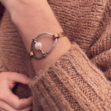 Load image into Gallery viewer, Recluse Pearl Bracelet