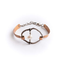 Load image into Gallery viewer, Recluse Pearl Bracelet