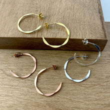 Load image into Gallery viewer, Sacallop Hoop Earring