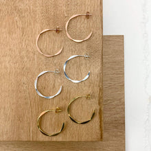 Load image into Gallery viewer, Sacallop Hoop Earring